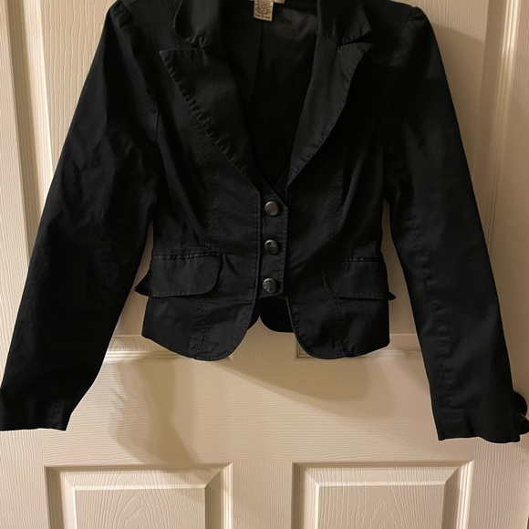 Black blazer women, size Small, top stitched lapel, 3 buttons on front, lined - Picture 3 of 8